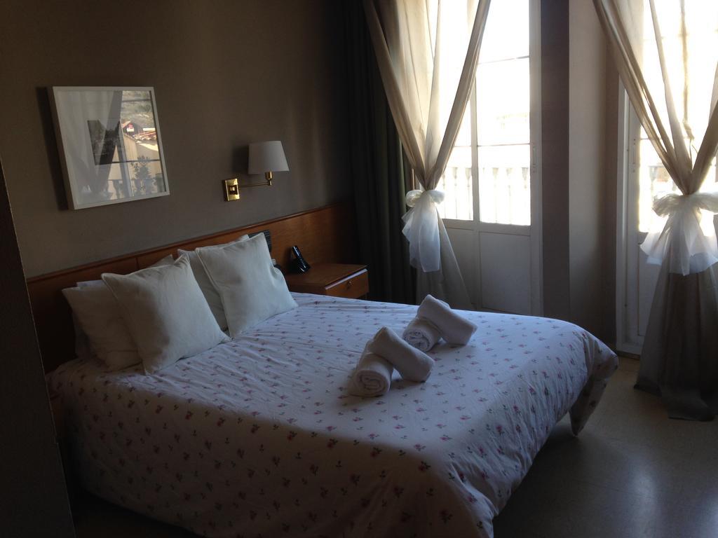 Hotel Manel Martorell Exteriör bild