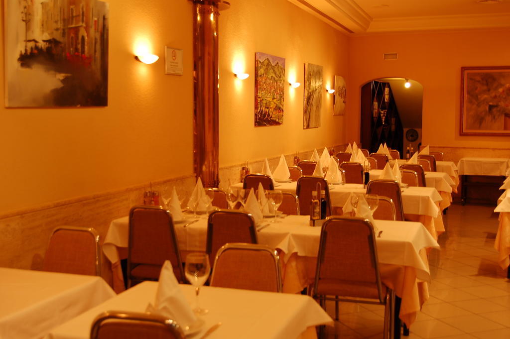 Hotel Manel Martorell Exteriör bild